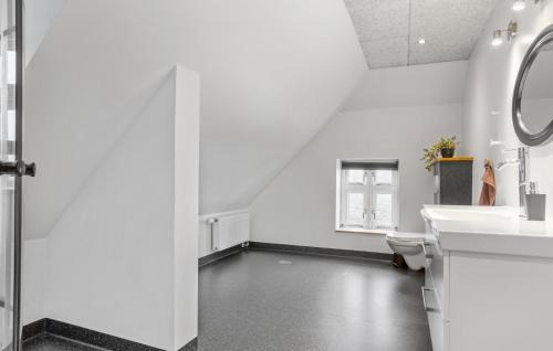 Roslev House | Nice Home In Roslev With Kitchen