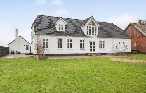 Roslev House | Nice Home In Roslev With Kitchen