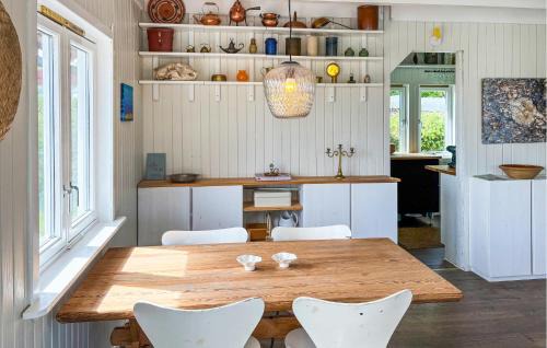 Vestre Amoy House | Nice Home In Vestre Åmøy With Sauna