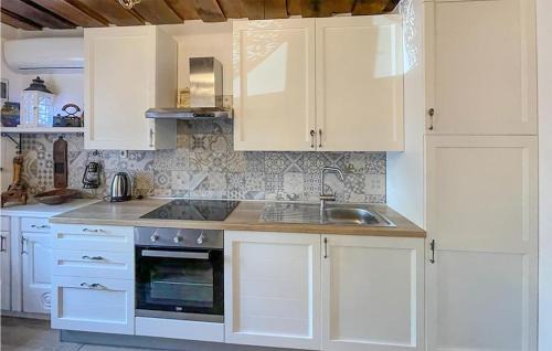 Vrbovec House | Nice Home In Vrbovec With Kitchen
