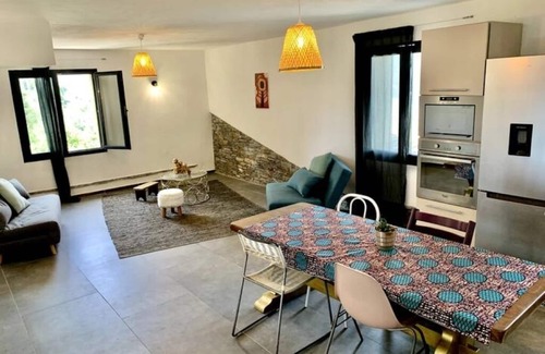 Monte House | Nice house with pool near a village