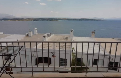 Spetses Apartment | Nice House With sea View in Spetses, Greece