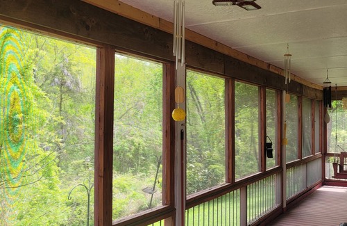 Lebanon Cabin | Nice log cabin home in the heart of bourbon country. Pet friendly.
