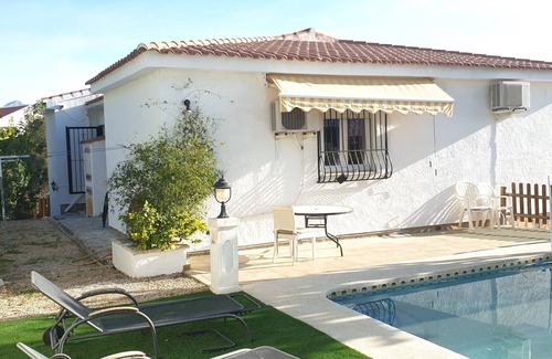 La Colina House | Nice quiet cottage with swimming pool