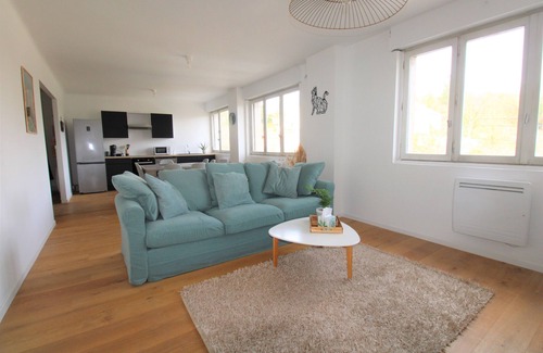 Lay-Saint-Christophe Apartment | Nice, quiet apartment