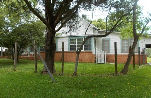 Silsbee House | Nice & Spacious House in Silsbee w/Self Check-in