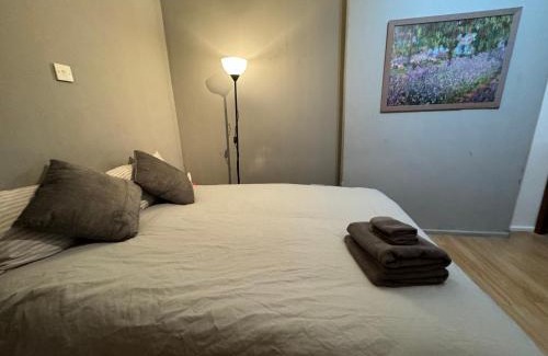 Tower Hamlets Apartment | Nice stay in central