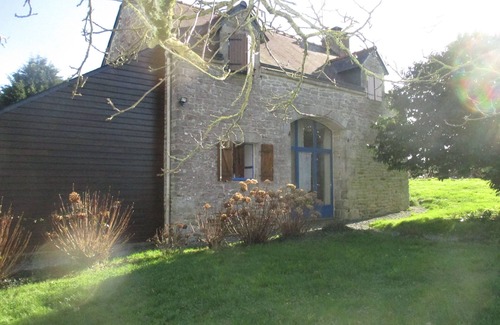 Limerzel House | nice stone renovation in a quiet area