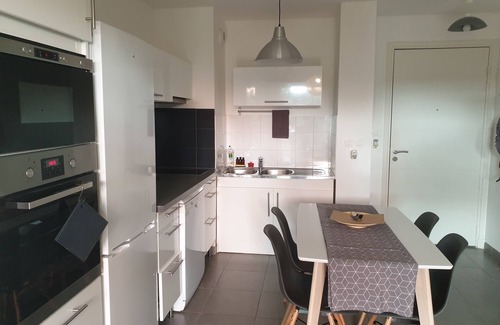 La Ciotat Apartment | Nice T2 near the Port, Private Garden and Terrace, closed garages