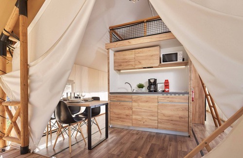 IJhorst RV Rental | Nice Tent Lodge With Veranda