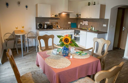 Bischofswiesen Apartment | Nichtraucher-Ferienwohnung für 2 Pers., ca. 56 m², Schlafzimmer, Wohnküche, Balkon