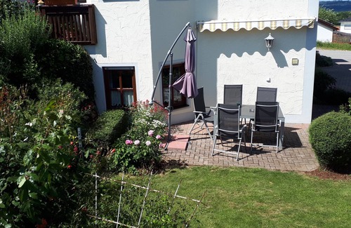 Sinzing Apartment | Nichtraucherwohnung (68qm) für 4 Personen mit Garten & Terrasse