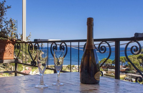 Fetovaia Apartment | Nido, in Fetovaia, is a tastefully decorated two-room apartment , with the terrace overlooking the