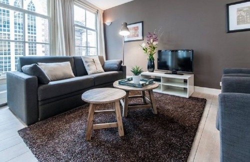 Gemert Apartment | NIEUWMARKT, DAM SQR, FLOWER MARKET-THE PLACE TO BE