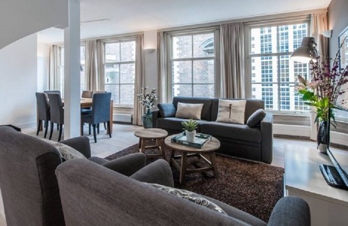 Gemert Apartment | NIEUWMARKT, DAM SQR, FLOWER MARKET-THE PLACE TO BE