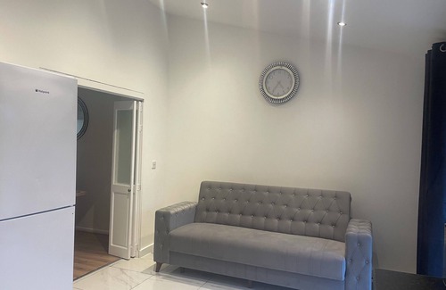 Llansamlet House | Nightly weekly monthly stays in this luxury holiday homen