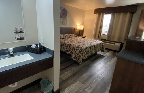 Charlo Hotel | Ninepipes Lodge