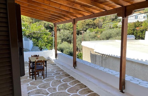 Megas Yialos-Nites House | Nionas Cheerful House