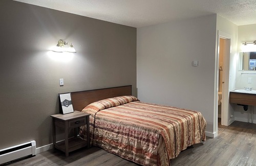 Central Alberta Hotel | Niton Junction Motel