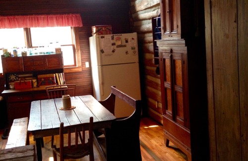 Sylva Cabin | nLog Cabin with hot tub on bold creek