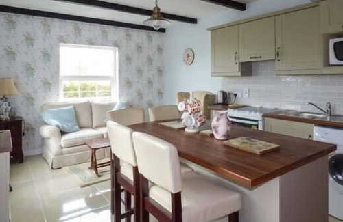Kilcolgan Cottage | NO.1 APT, BRANDY HARBOUR COTTAGE in Ballinderreen, County Galway