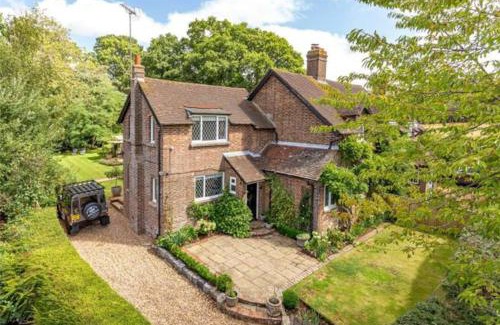 Haywards Heath Apartment | No 2 close to Wakehurst and Kew Seed Bank Ardingly