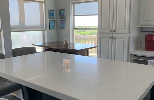 Crystal Beach House | NO FEES~Quiet Beach Cabin~Birds~Pets~Fenced Yard