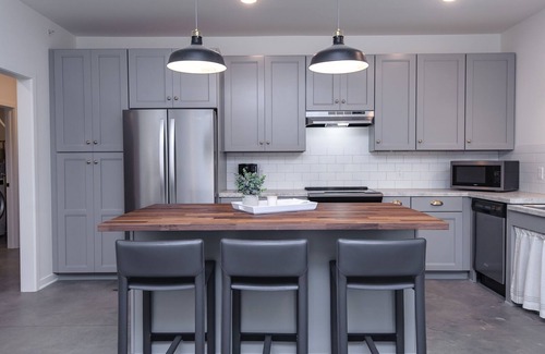 Northrup Condo | *No Stairs* 2 Bed/2 Bath, 7 Blocks to Mayo, Fully Furnished