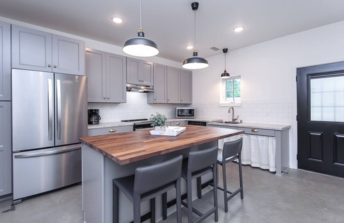 Northrup Condo | *No Stairs* 2 Bed/2 Bath, 7 Blocks to Mayo, Fully Furnished
