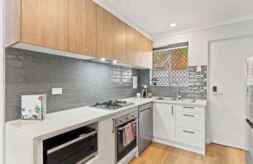Payneham South Condo | No stairs, Payneham South cosy 2BR unit 4. Linen hire inc. + Aircon throughout!