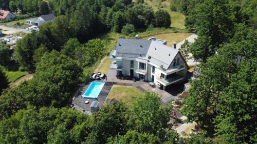 Jelenia Gora Villa | noc house - panorama, basen, ogród, prywatność