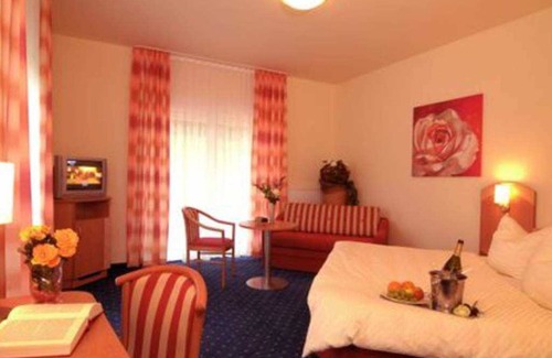 Auendorf Hotel | Non-smoking double room with shower and toilet - Hotel Restaurant Talblick