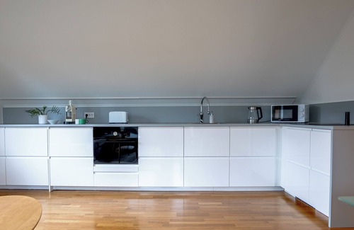 Hovas Apartment | Nordic Flat Near Sea & Nature | Free Parking & Cleaning
