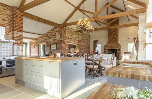 Thetford Villa | Norfolk Hall - Five Bedroom Villa, Sleeps 10