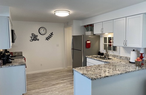 Norfolk Condo | Norfolk luxury 2 bedroom upscale area by hospital