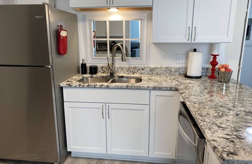 Norfolk Condo | Norfolk luxury 2 bedroom upscale area by hospital