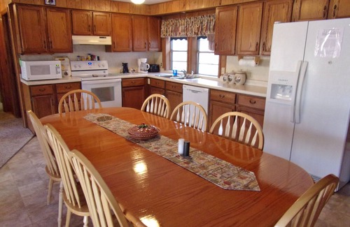 Gamaliel House | Norfork Lake View Home-Walk to Waters Edge! Affordable Luxury.