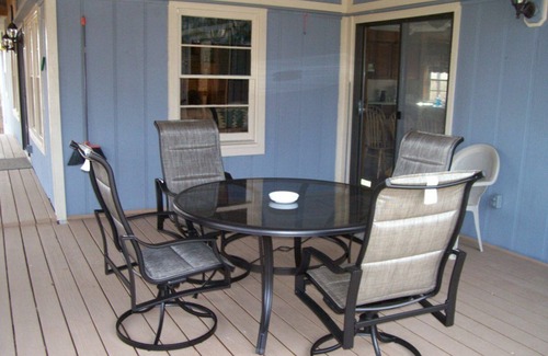 Gamaliel House | Norfork Lake View Home-Walk to Waters Edge! Affordable Luxury.