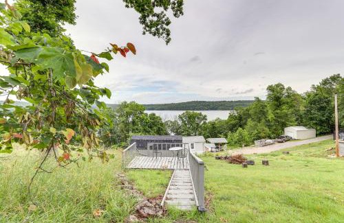 Henderson House | Norfork Lake Views Home with Deck in Henderson