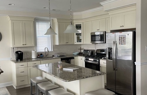 Gardens Condo | North End - Gardens - perfect location!n6 Bedroom 3 King beds ez beach access