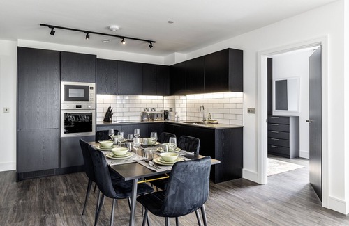 College Park and Old Oak Apartment | North KenIX - 3Bedroom+2Bathroom+Balcony+Concierge