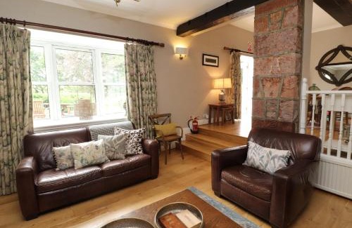 Annan House | North Lodge