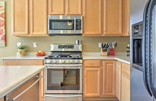 Tramonto House | North Phoenix Home w/Pool: Hike, Swim & Shop!