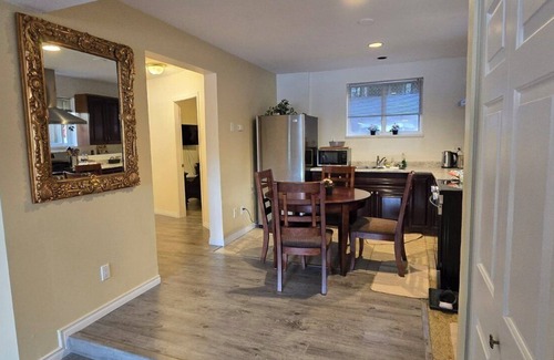 District of North Vancouver Apartment | North Vancouver 3 bedroom unit