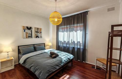 Campbellfield Apartment | Northern Home-Close to Airport, Walk to Train