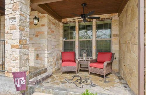 College Station House | Northgate Nest Townhome 2 BR 2.5 BA Office Walk to TAMU