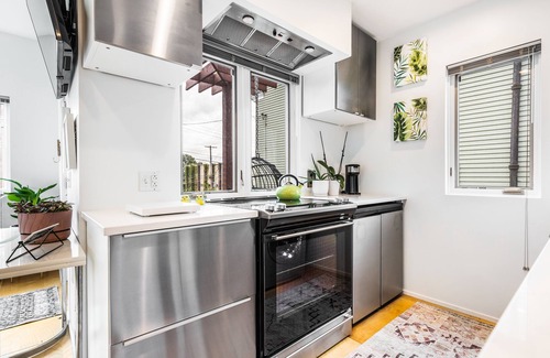 Pittsburgh House | Not so tiny house with full kitchen & patio swing