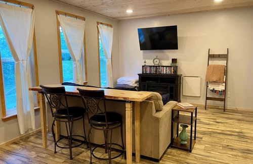 Woods Creek House | Not So Tiny House with WiFi in charming Monroe