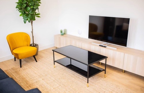 De Bilt Apartment | Notable 1 Bed Serviced Apartment 53m2 -ESS38N-