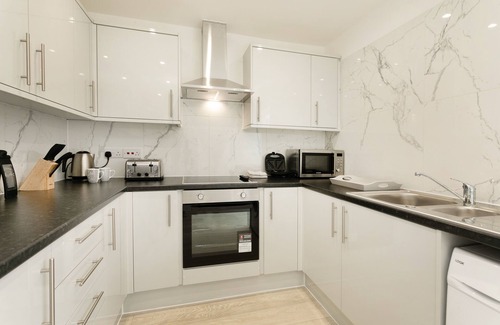 Bramcote Villa | Nottingham Serviced Accommodation (Chayil Experts)